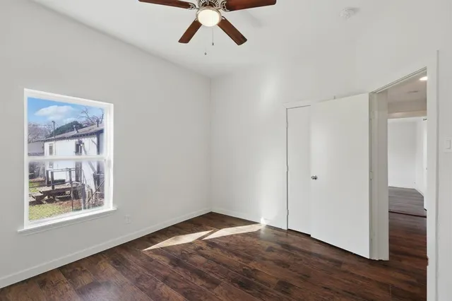a view of empty room with ceiling fan