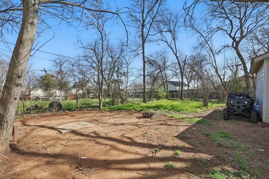 1805 Daniel Street Fort Worth, TX 76104 - Photo 36 of 38 a view of a road with a building in the background