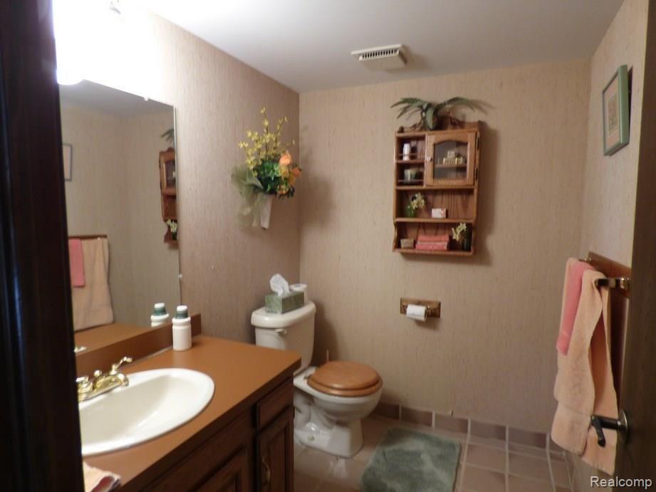 1350 Hathaway Rising Rochester, MI 48306 - Photo 26 of 38 204.jpg