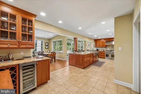 $1,490,000 | 6 Old Stage Court, Rockville, MD 20852