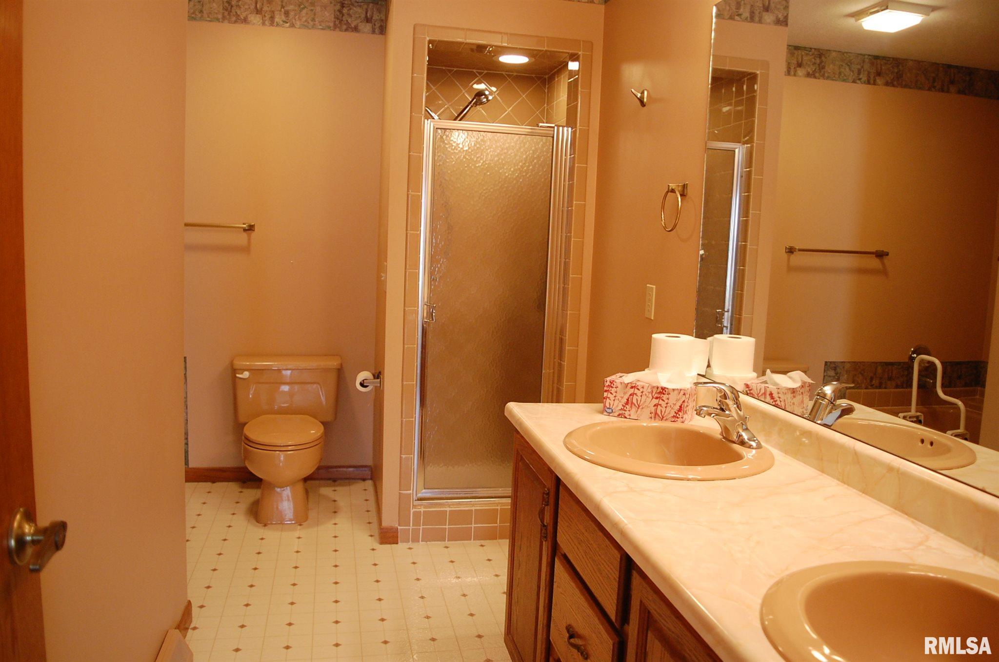 3320 East Ridge Place Bettendorf, IA 52722 - Photo 13 of 26 Gallery Image 13