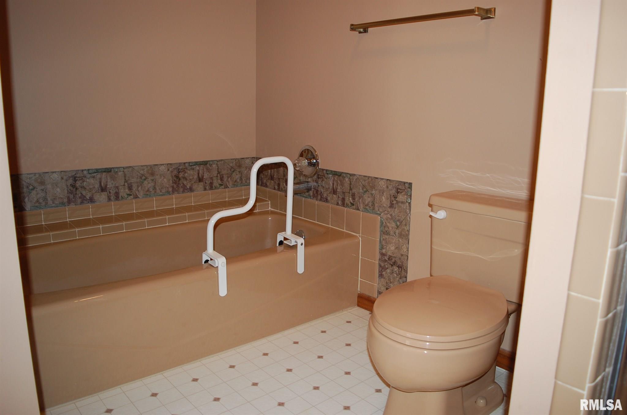 3320 East Ridge Place Bettendorf, IA 52722 - Photo 14 of 26 Gallery Image 14