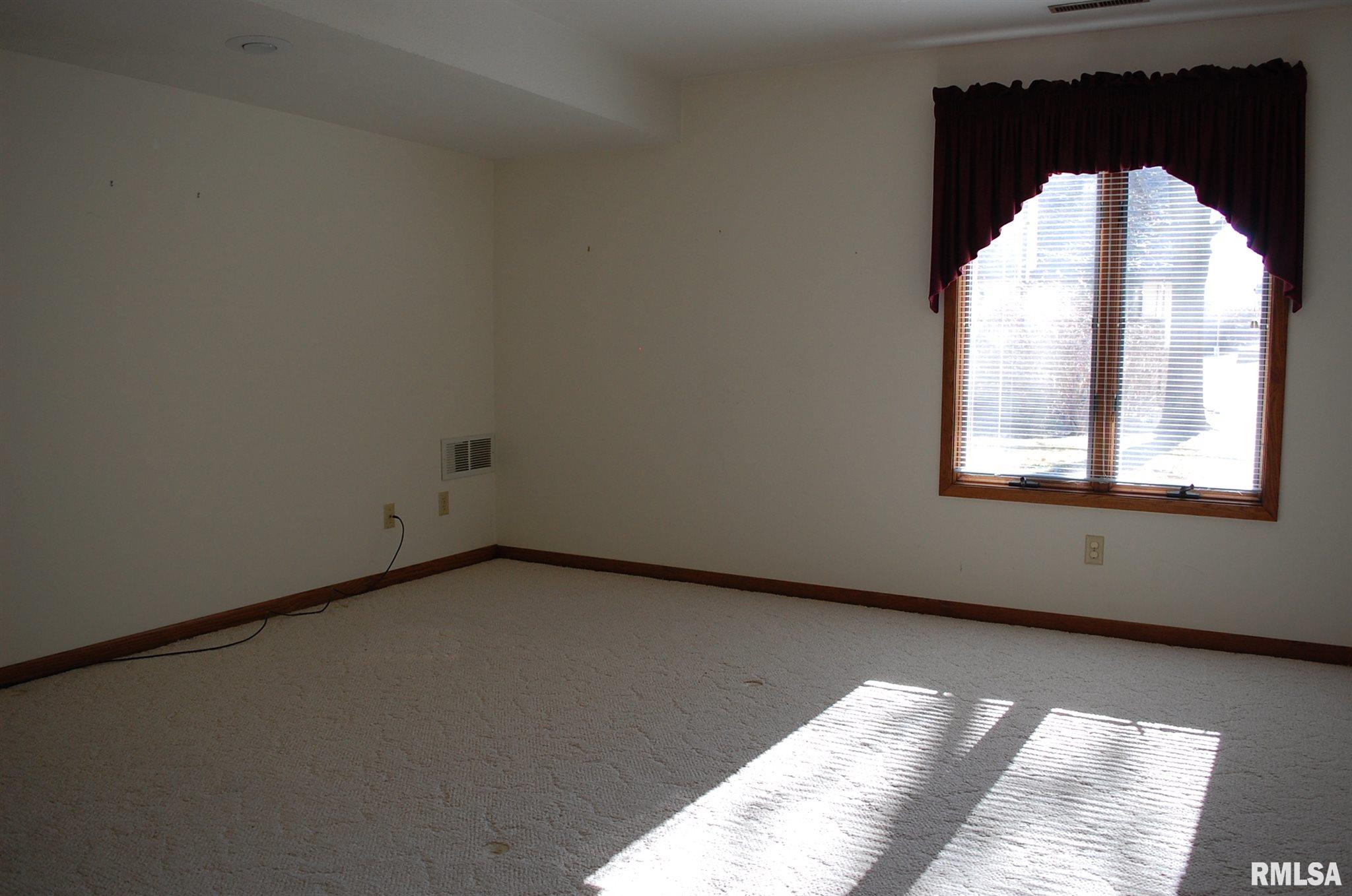 3320 East Ridge Place Bettendorf, IA 52722 - Photo 19 of 26 Gallery Image 19