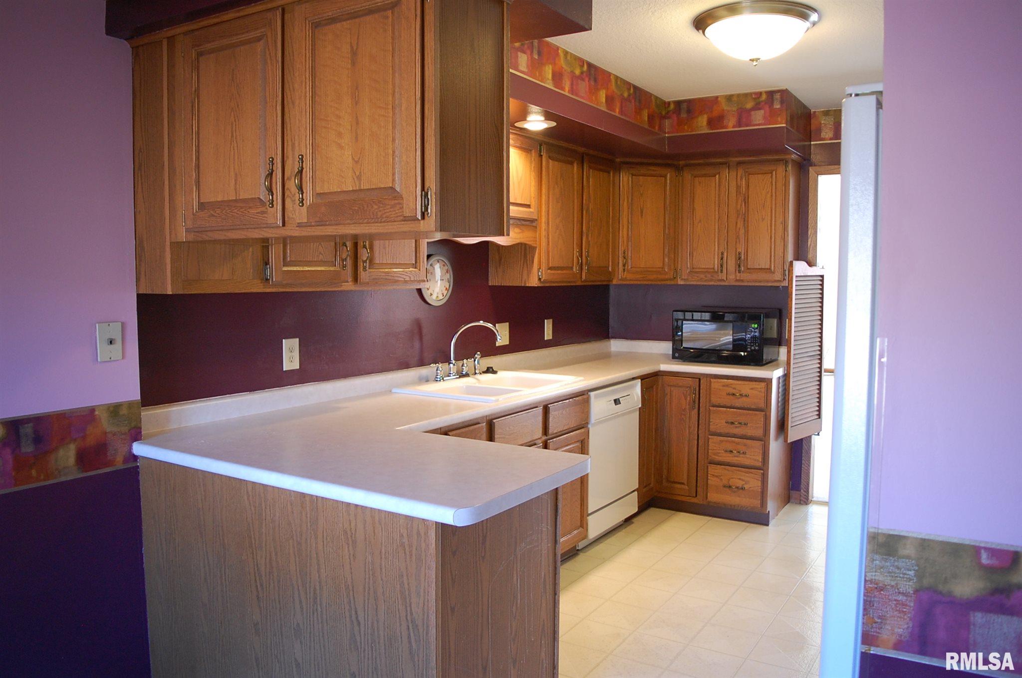 3320 East Ridge Place Bettendorf, IA 52722 - Photo 3 of 26 Gallery Image 3