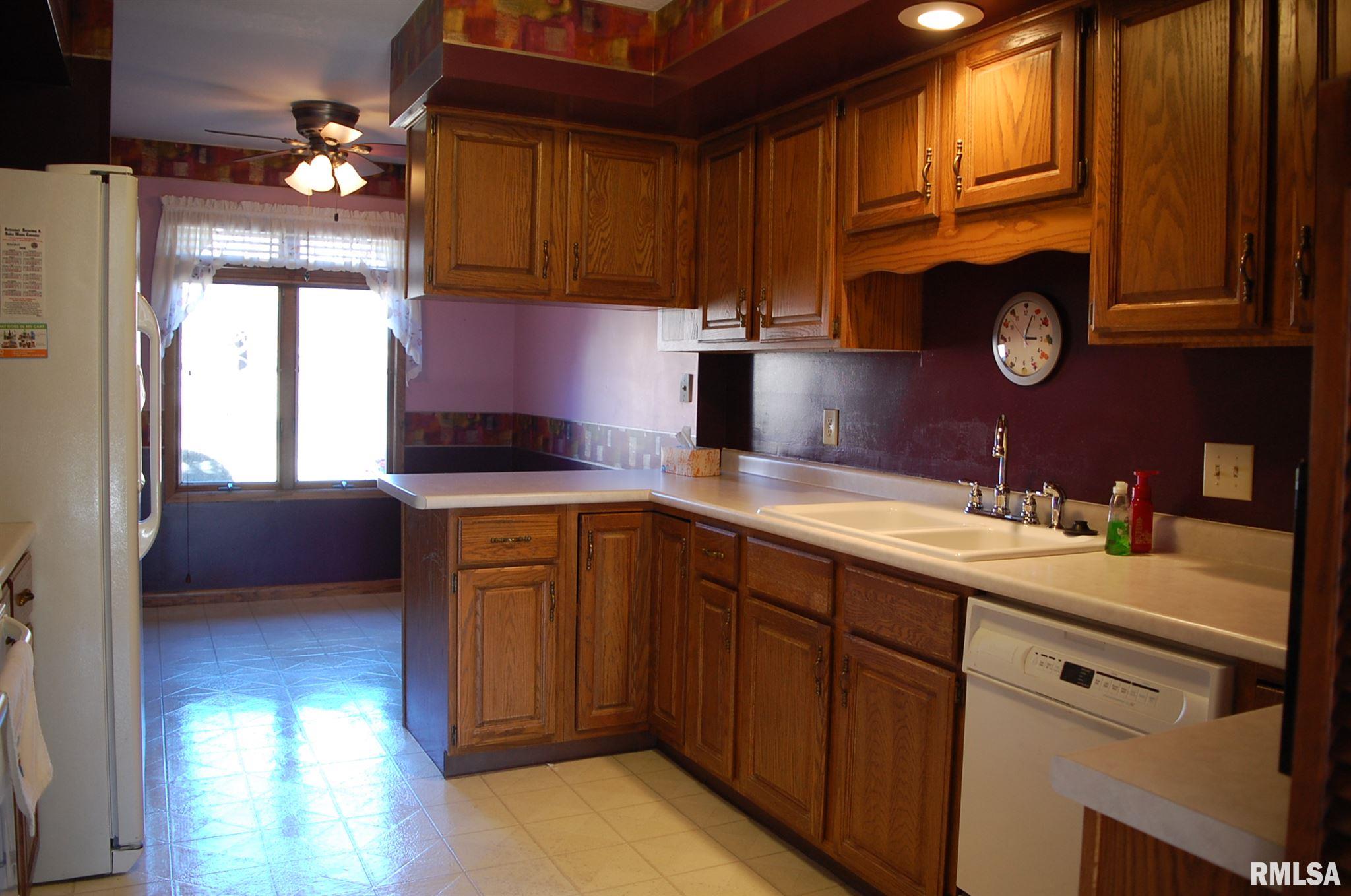 3320 East Ridge Place Bettendorf, IA 52722 - Photo 4 of 26 Gallery Image 4