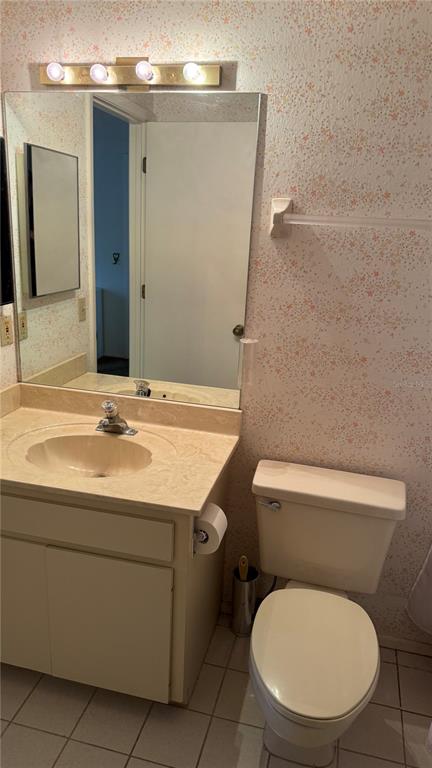 4640 Weybridge, Unit 12 Sarasota, FL 34235 - Photo 8 of 16