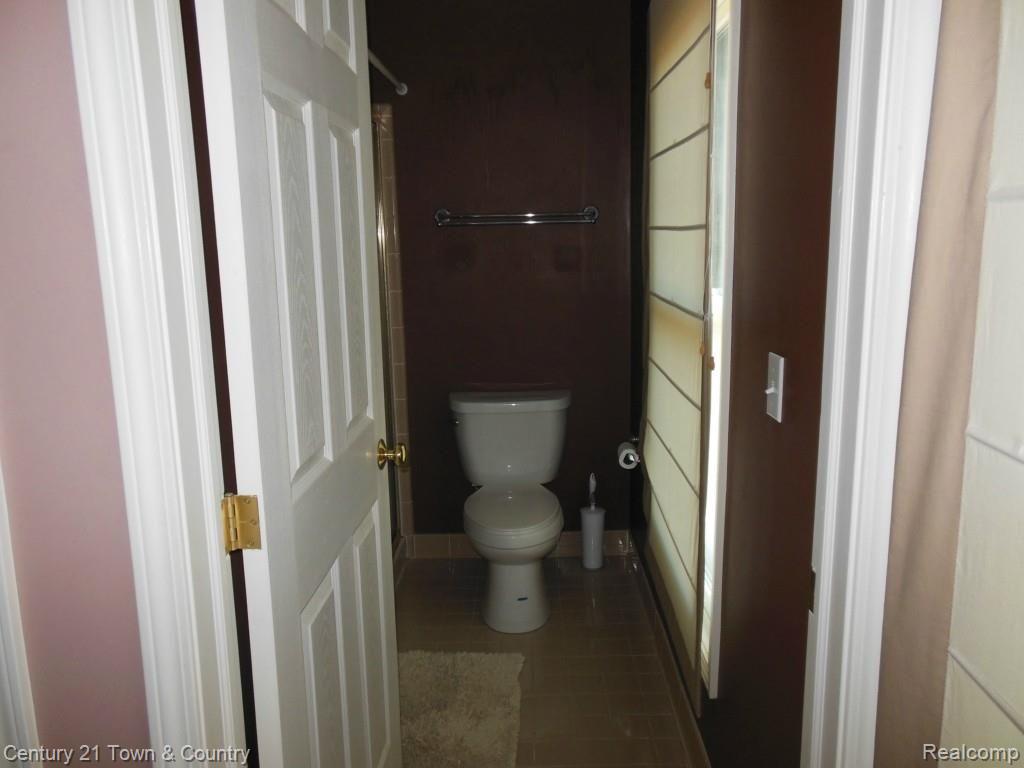 400 Tanglewood Drive Rochester, MI 48309 - Photo 38 of 52 070.jpg