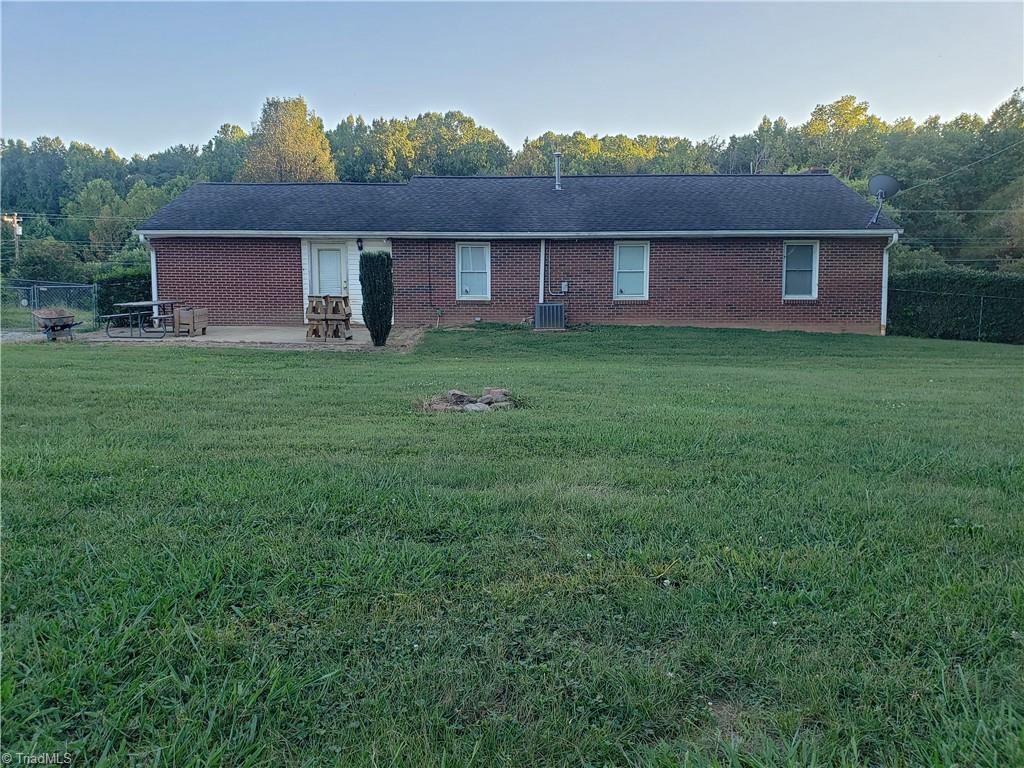 4137 High Point Road Winston-Salem, NC 27107 - Photo 3 of 31 Gallery Image 3