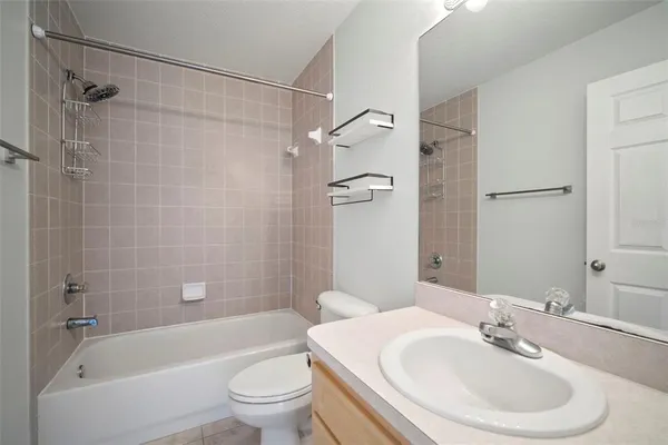 $310,000 | 1013 Apollo Beach Boulevard, Unit 203, Apollo Beach, FL 33572