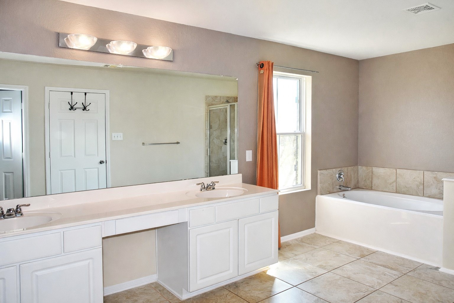 19211 Side Way Tomball, TX 77375 - Photo 28 of 36 a bathroom with a tub a sink and mirror