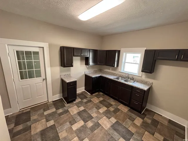 $157,900 | 917 Oak Street, Vincennes, IN 47591