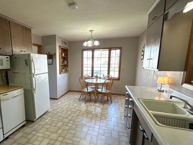 $174,900 | 505 Bergen Street Northwest, Adams, MN 55909