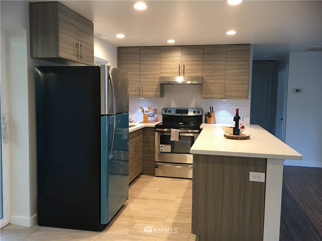 3401 Northeast 7th Place Renton, WA 98056 - Photo 3 of 22