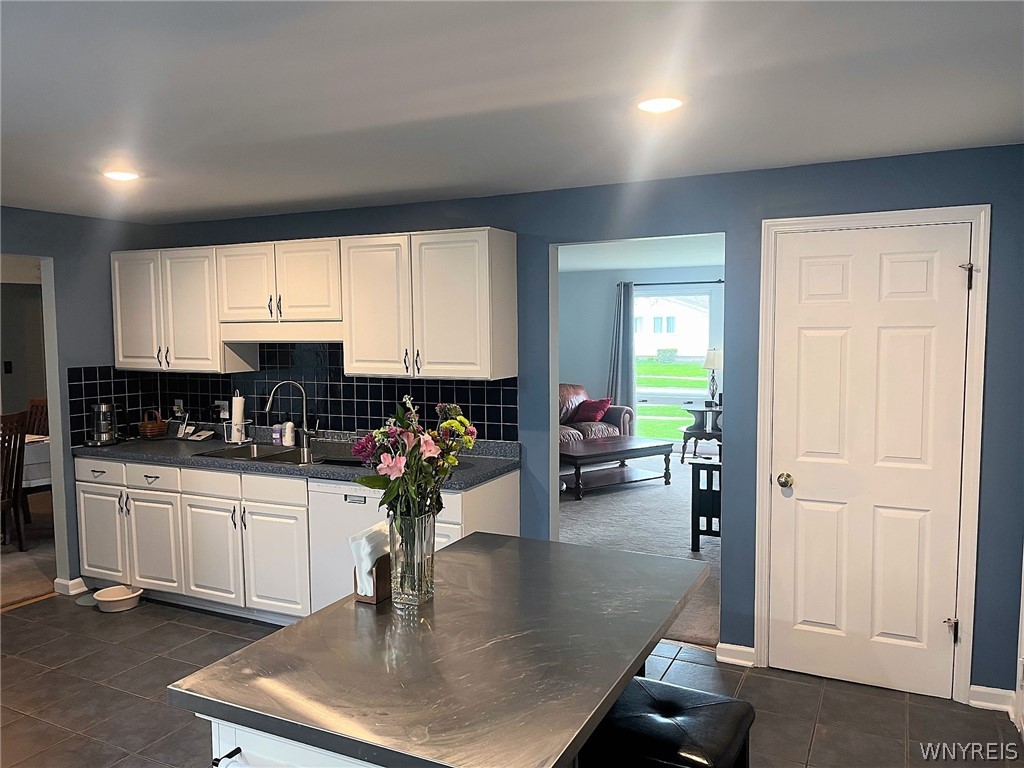 19 Greentree Road Tonawanda Town, NY 14150 - Photo 3 of 32