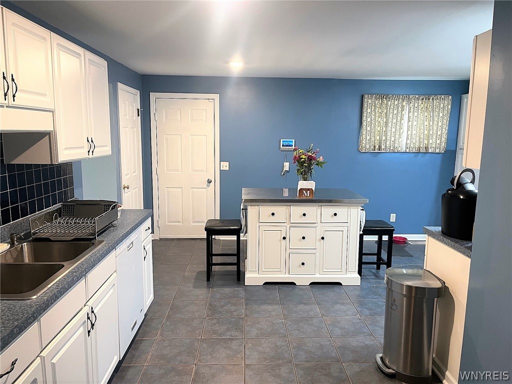 19 Greentree Road Tonawanda Town, NY 14150 - Photo 4 of 32