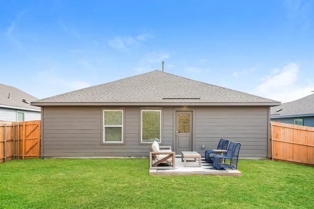 $2,199 | 2732 Ctr Crk Lane, Fort Worth, TX 76108