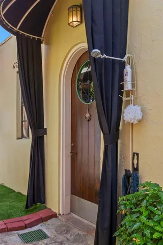 a view of backyard and entertaining space