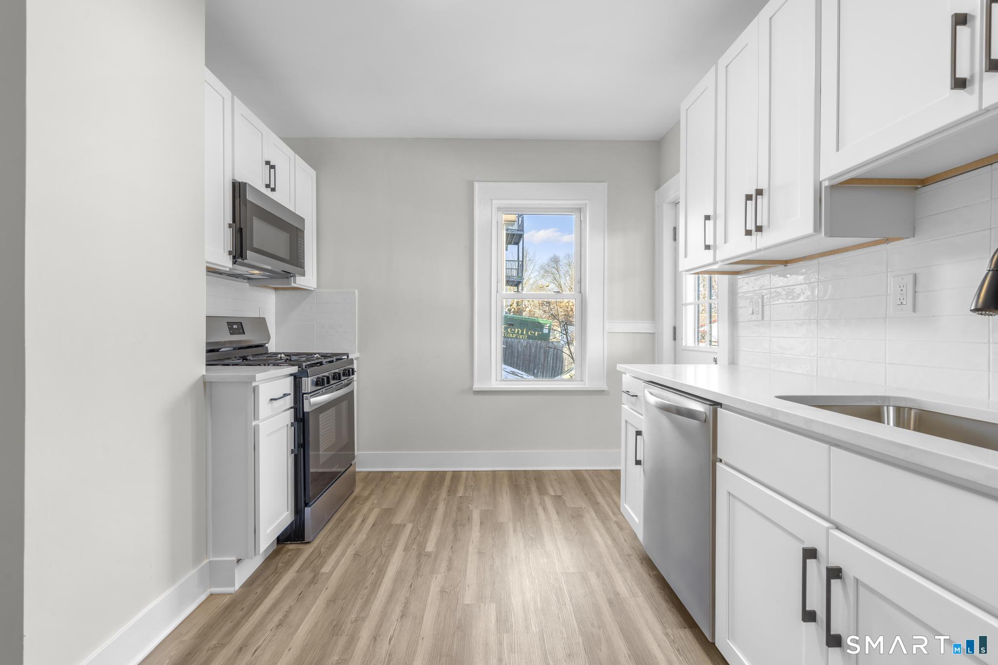 246 Judson Place Bridgeport, CT 06610 - Photo 4 of 23