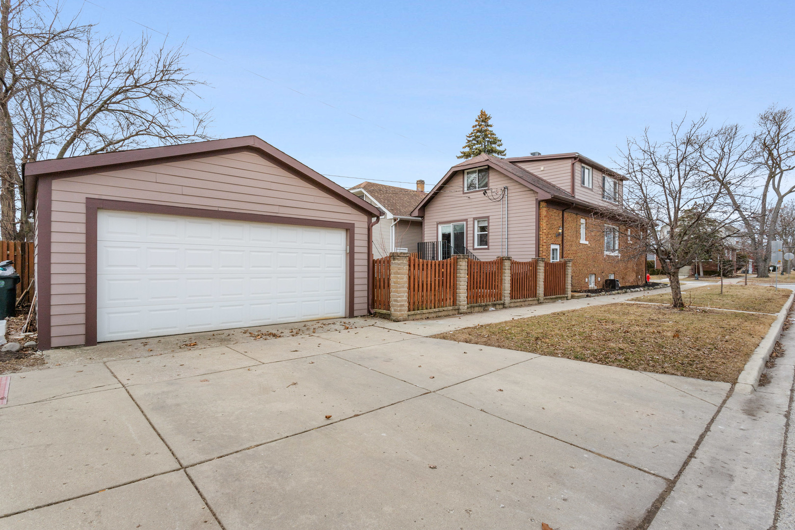 3201 Park Avenue Brookfield, IL 60513 - Photo 20 of 22 a front view of a house with a yard and garage