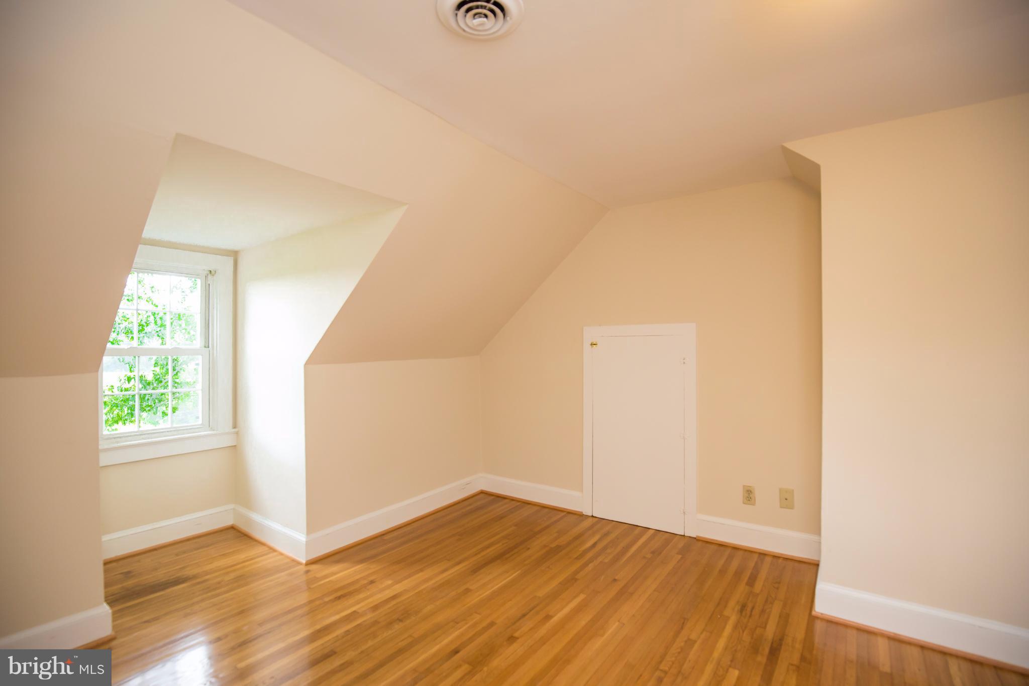 8501 Brock Road Spotsylvania, VA 22553 - Photo 18 of 22 UPSTAIRS