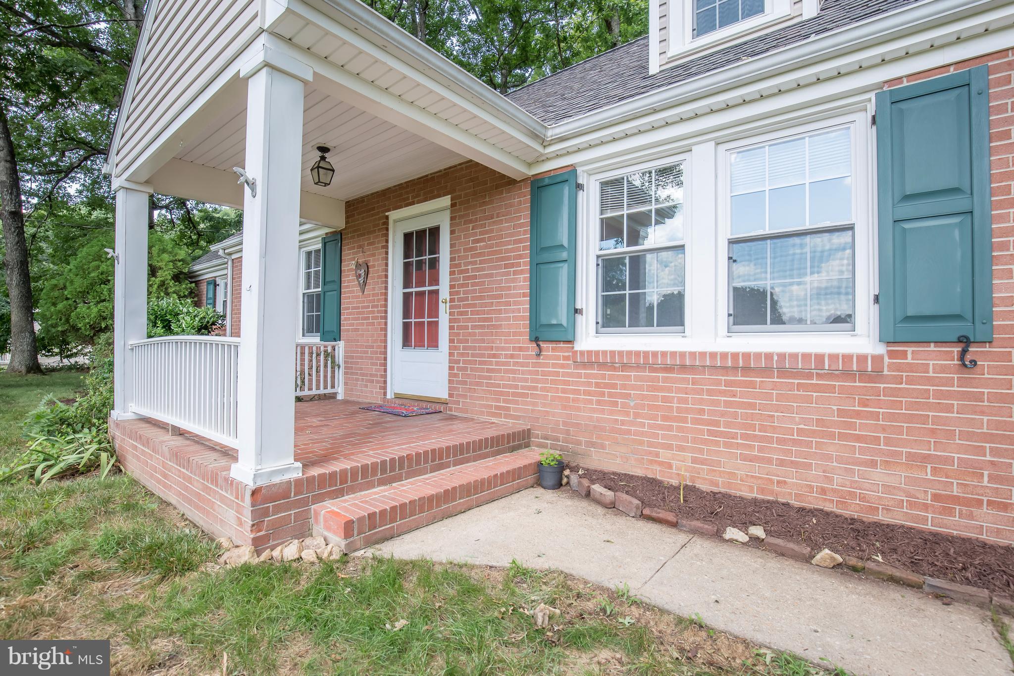 8501 Brock Road Spotsylvania, VA 22553 - Photo 3 of 22 BRICK FRONT PORCH