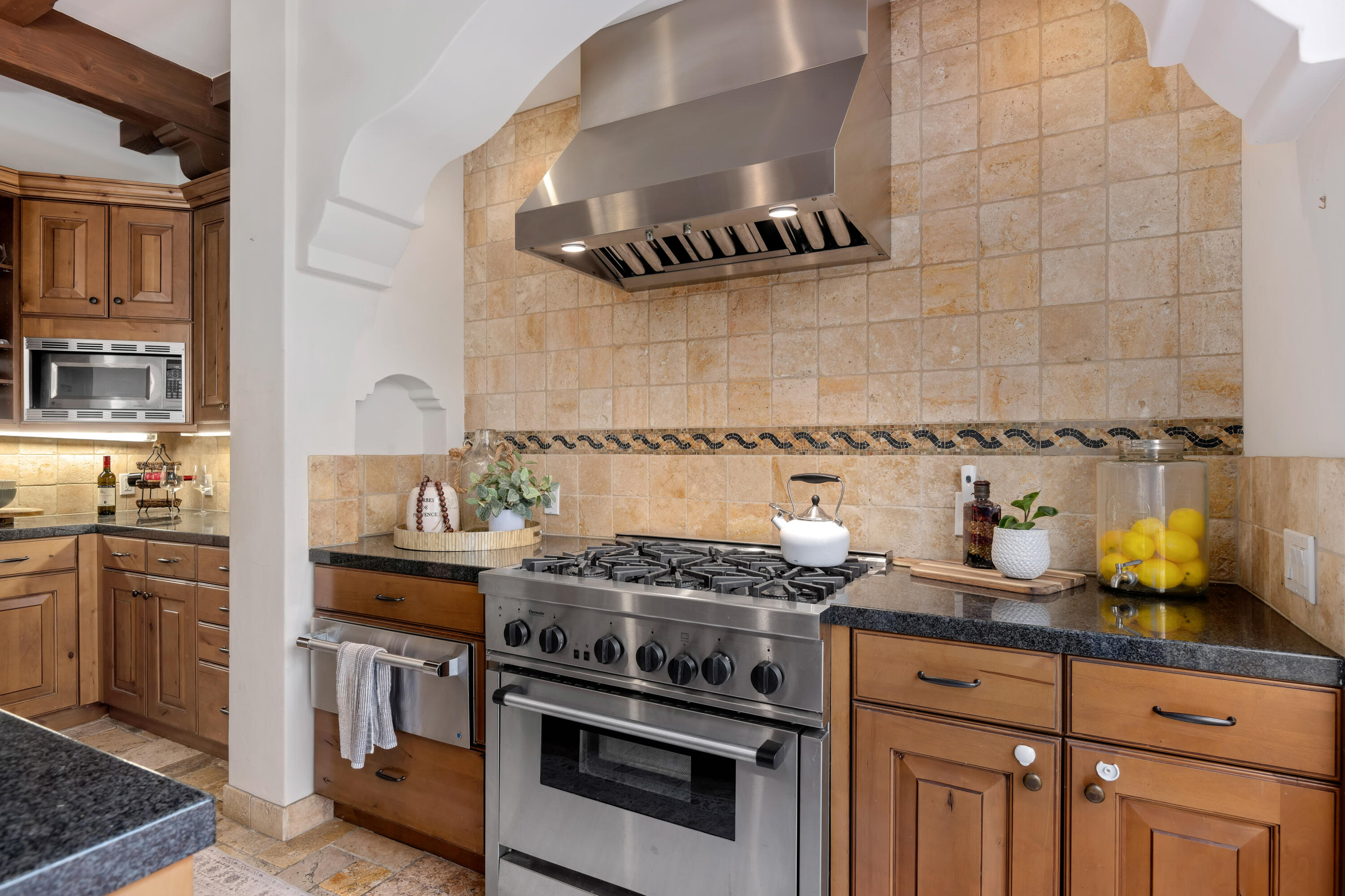 618 Anacapa Street, Unit 5 Santa Barbara, CA 93101 - Photo 13 of 38 Kitchen (3)
