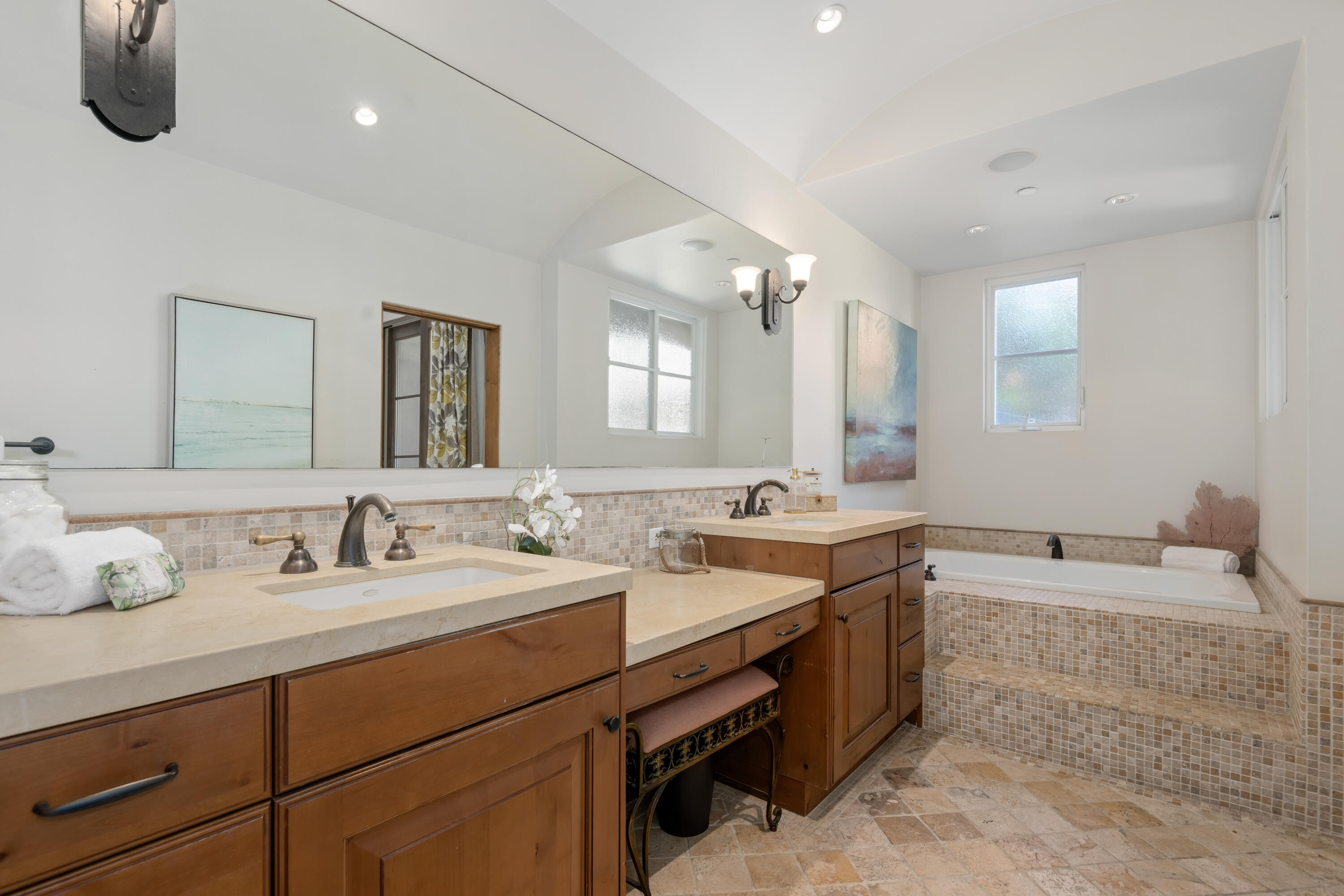 618 Anacapa Street, Unit 5 Santa Barbara, CA 93101 - Photo 18 of 38 Primary bathroom