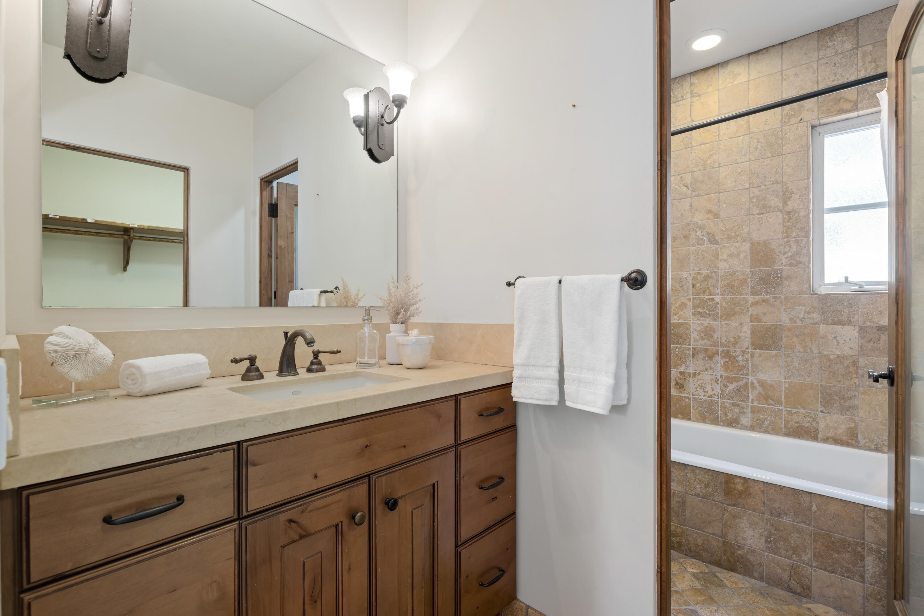 618 Anacapa Street, Unit 5 Santa Barbara, CA 93101 - Photo 25 of 38 Bathroom off second bedroom