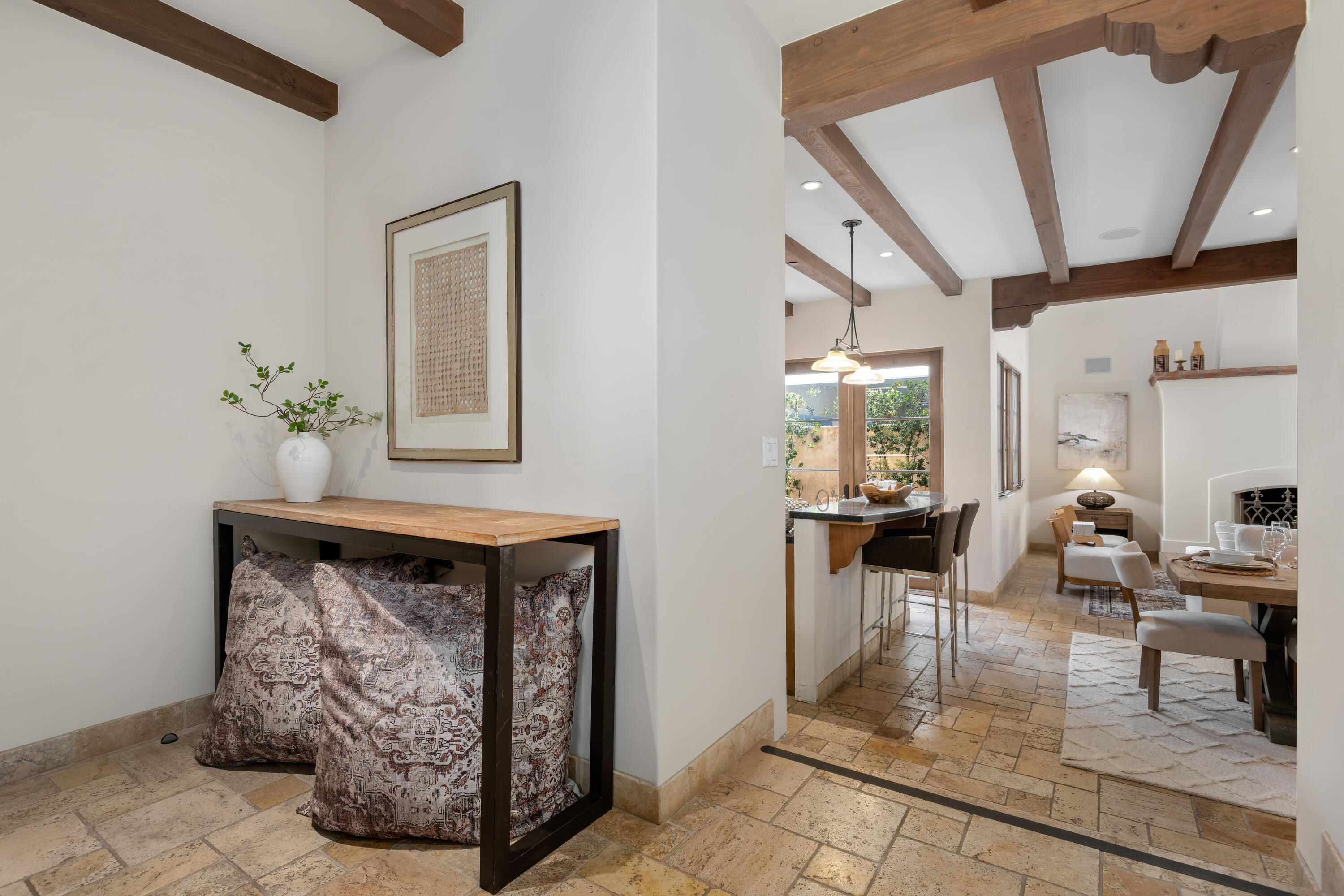 618 Anacapa Street, Unit 5 Santa Barbara, CA 93101 - Photo 35 of 38 Foyer (2)