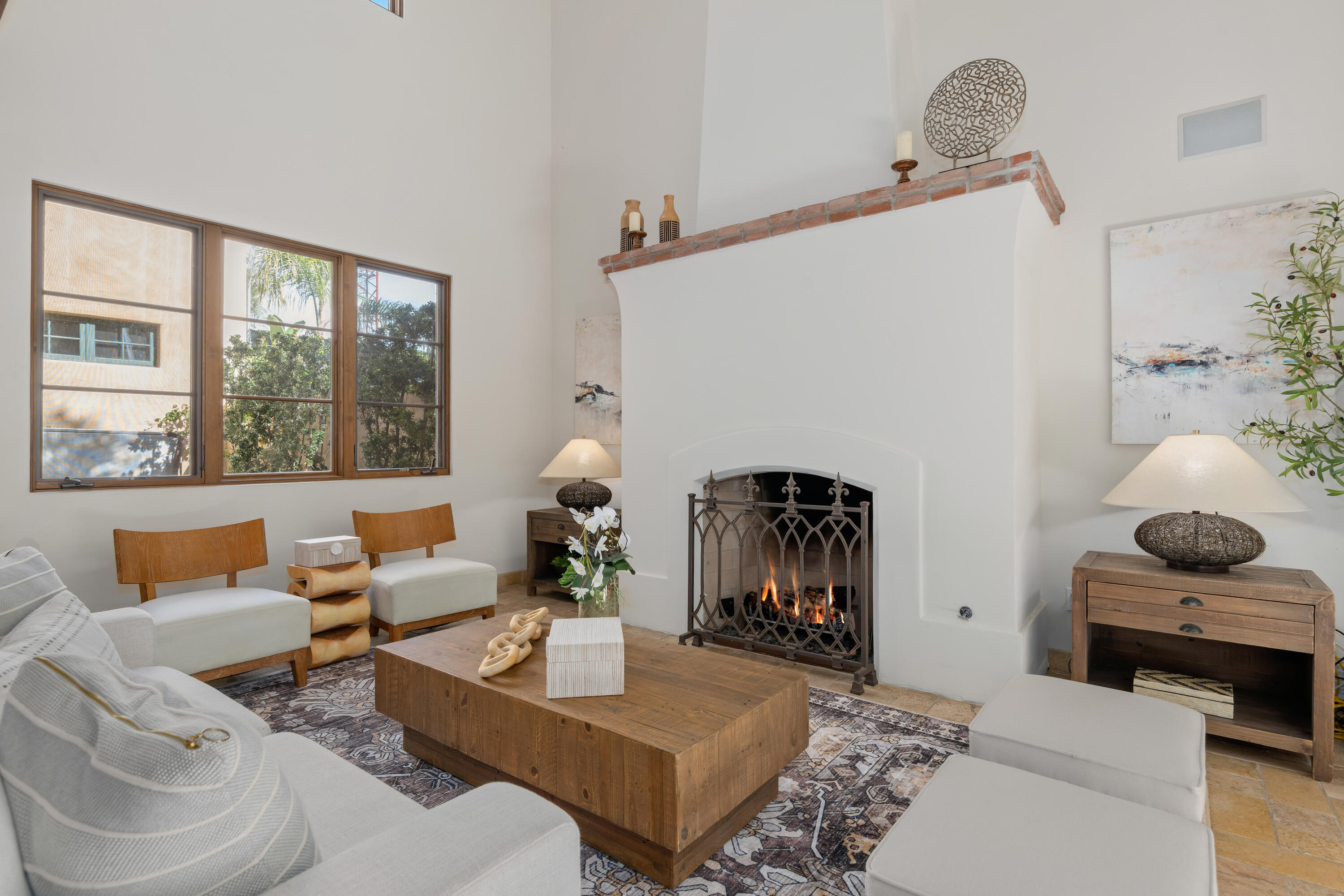 618 Anacapa Street, Unit 5 Santa Barbara, CA 93101 - Photo 4 of 38 Living room (4)
