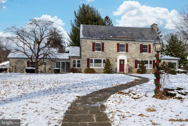 $535,000 | 1111 Locust Street, Columbia, PA 17512