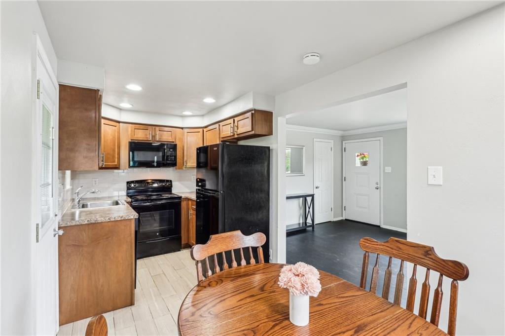 1306 Cook School Road Bridgeville, PA 15017 - Photo 7 of 42 Gallery Image 7
