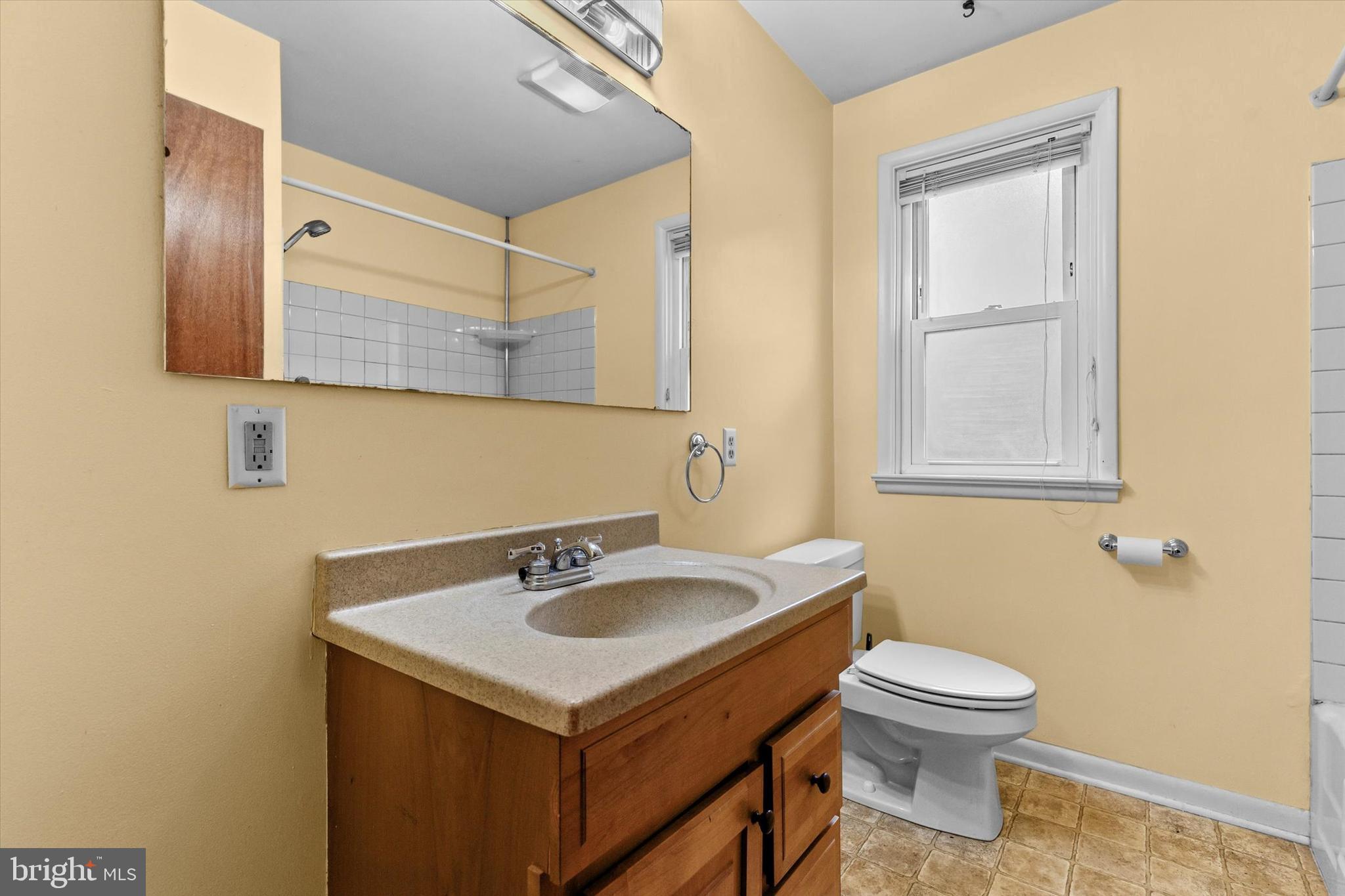 3415 East Market Street York, PA 17402 - Photo 13 of 45 Full bath