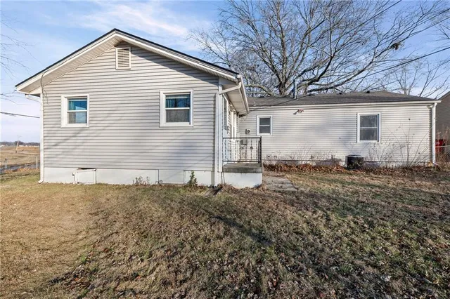 $165,000 | 1312 North Farview Drive, Independence, MO 64056
