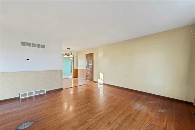 $165,000 | 1312 North Farview Drive, Independence, MO 64056