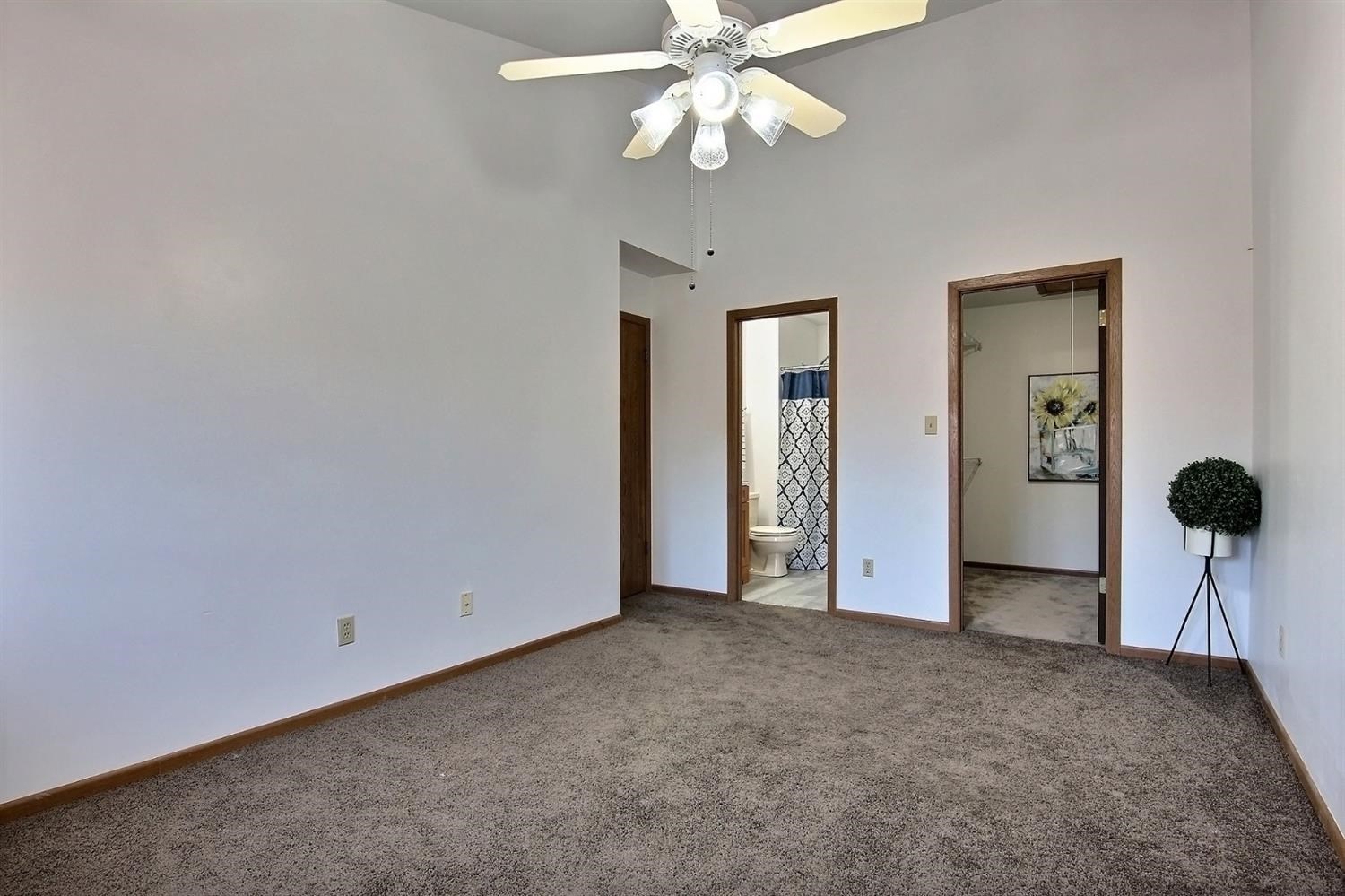 9621 Merrillville Road, Unit 302 Crown Point, IN 46307 - Photo 8 of 15 1500x999