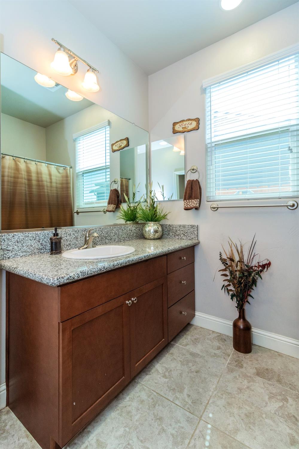 149 West Lilac Avenue Reedley, CA 93654 - Photo 17 of 22 Gallery Image 17