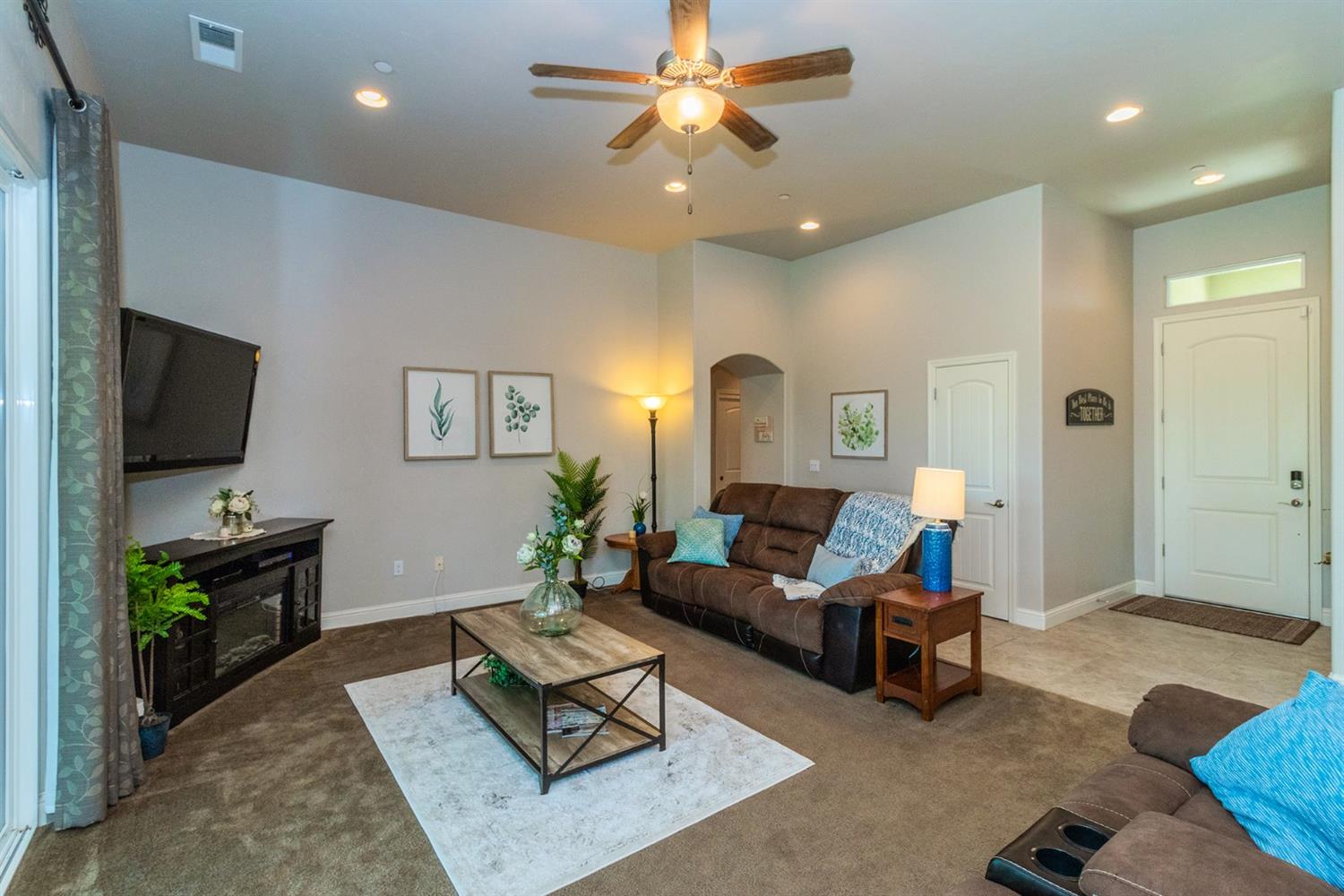 149 West Lilac Avenue Reedley, CA 93654 - Photo 4 of 22 Gallery Image 4