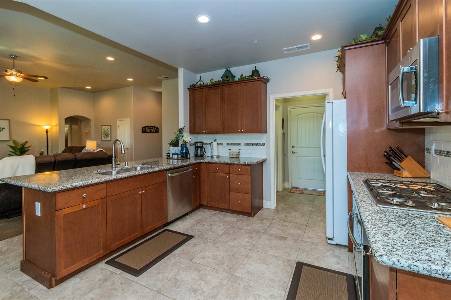149 West Lilac Avenue Reedley, CA 93654 - Photo 9 of 22 Gallery Image 9