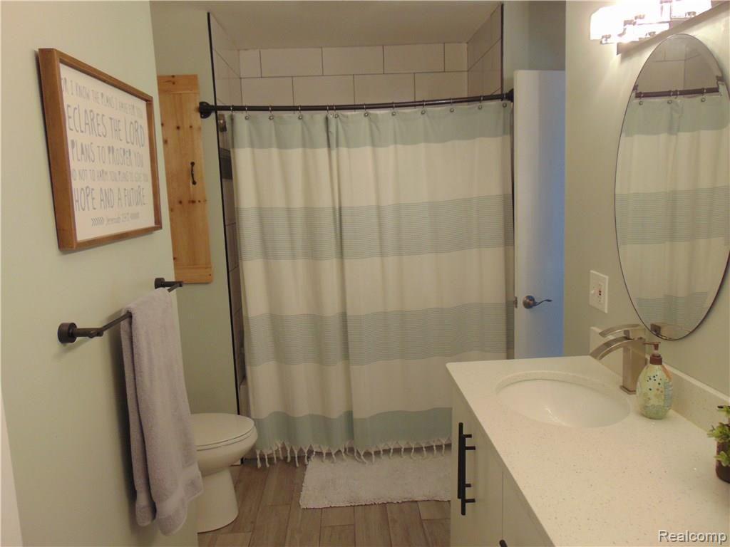 1559 Streamwood Court Rochester, MI 48307 - Photo 18 of 25 DSC00708.JPG