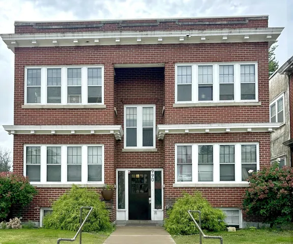 $650,000 | 990 Grand Avenue, St. Paul, MN 55105