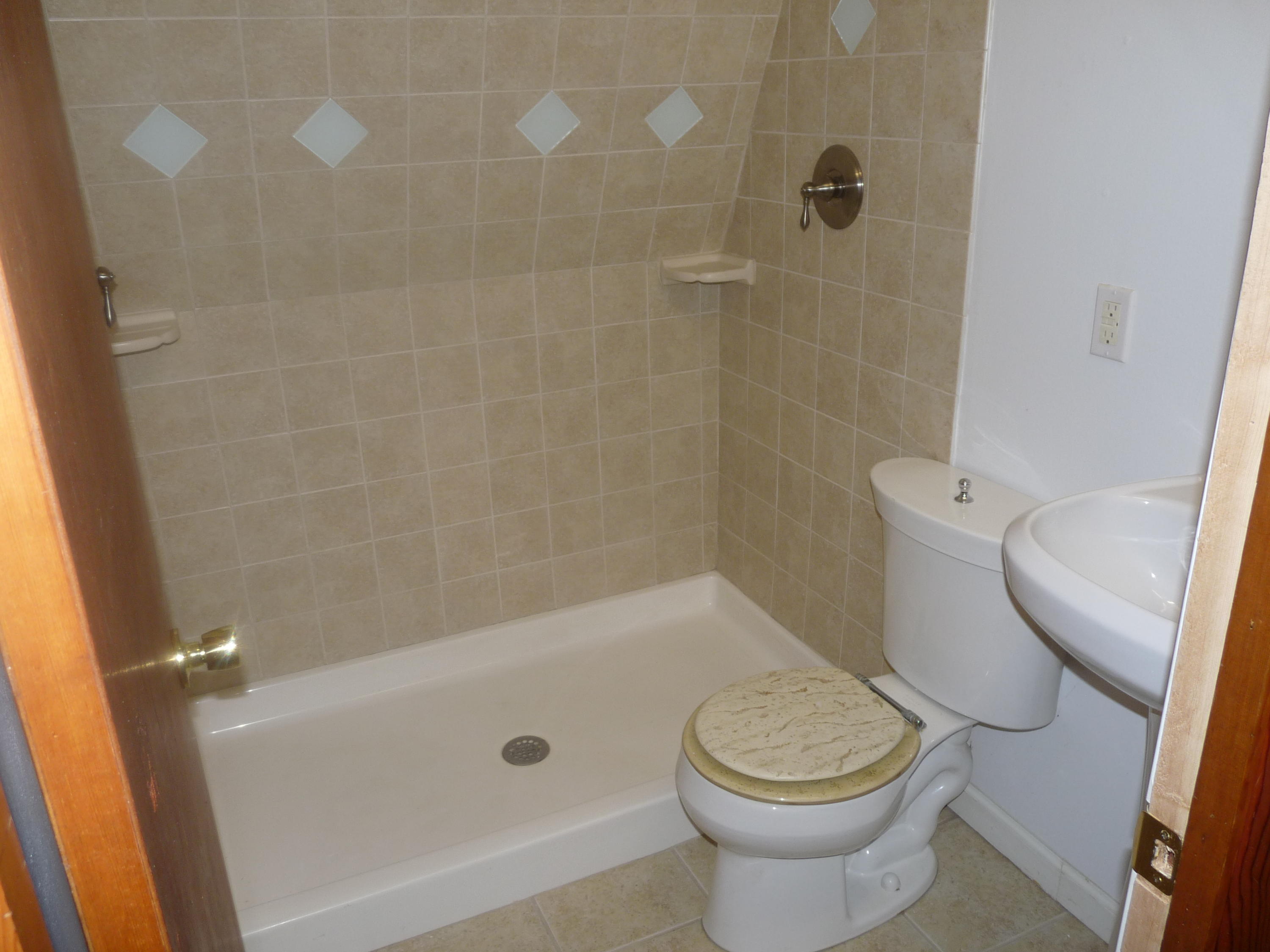 1620 Cherokee Road East Crossville, TN 38572 - Photo 12 of 40 Upstairs bath