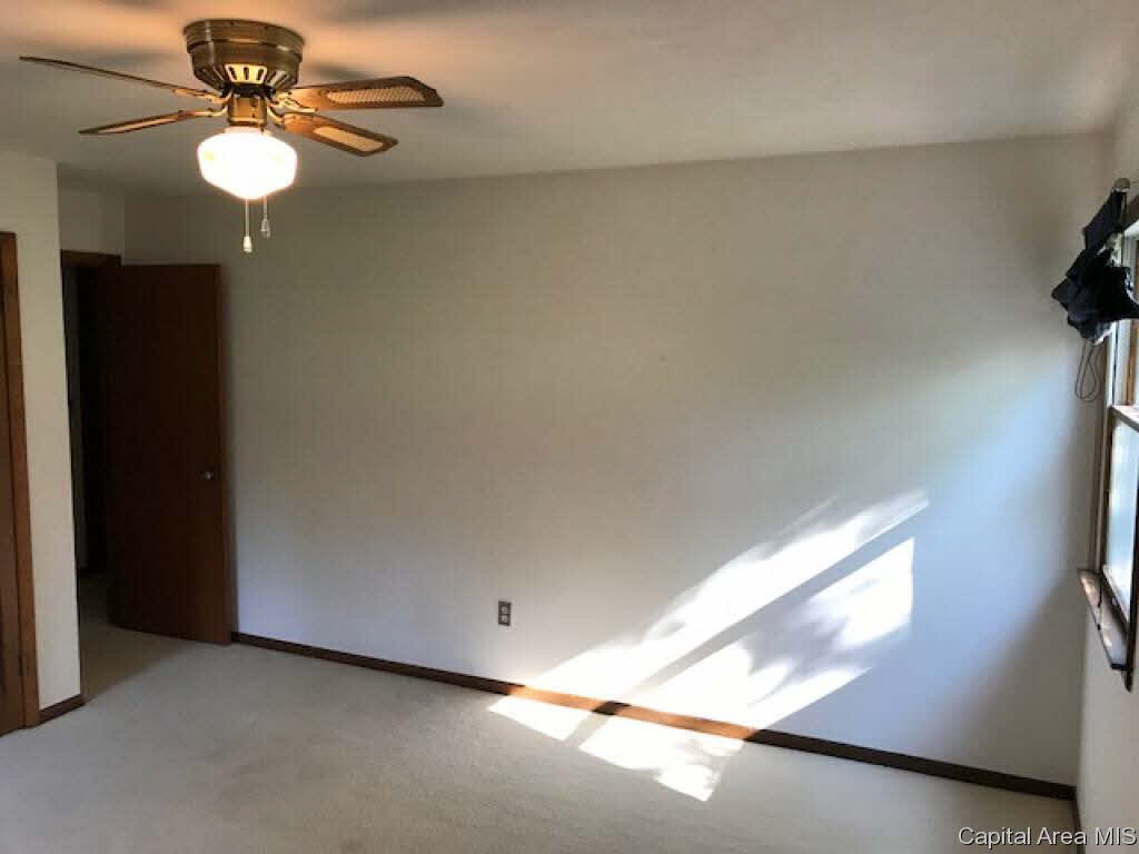 1975 Ladue Road Jacksonville, IL 62650 - Photo 13 of 34 Gallery Image 13
