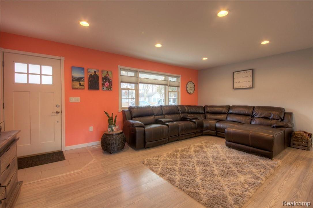 2477 Norton Road Howell, MI 48843 - Photo 5 of 42 931A0193_4_5.jpg