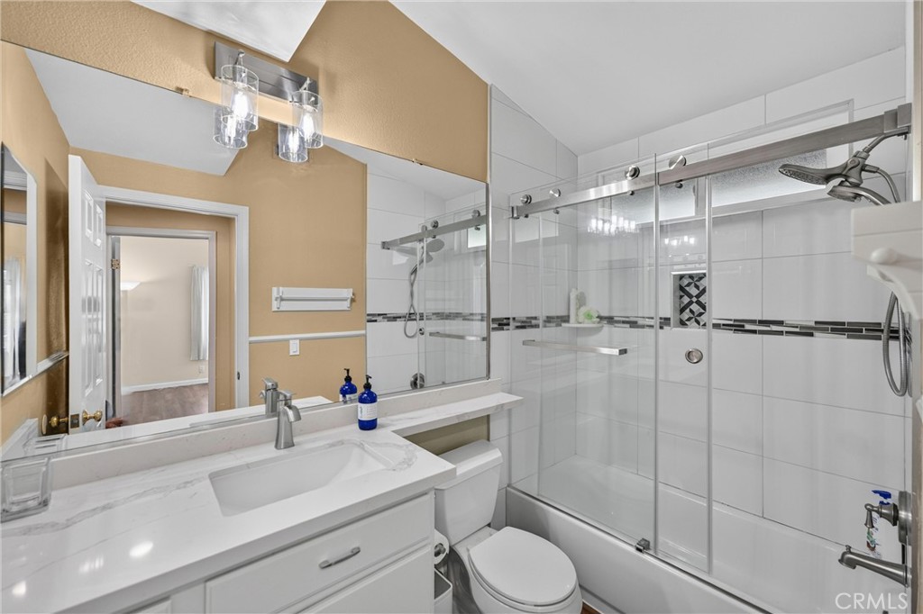 6156 Callaway Place Rancho Cucamonga, CA 91737 - Photo 27 of 53 Upstairs Bathroom