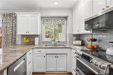 $345,000 | 12628 Barkley Street, Leawood, KS 66209