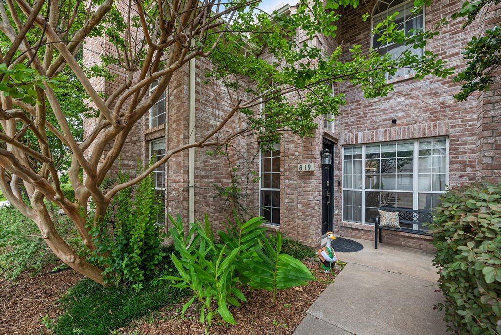 819 Canal Street Irving, TX 75063 - Photo 1 of 32