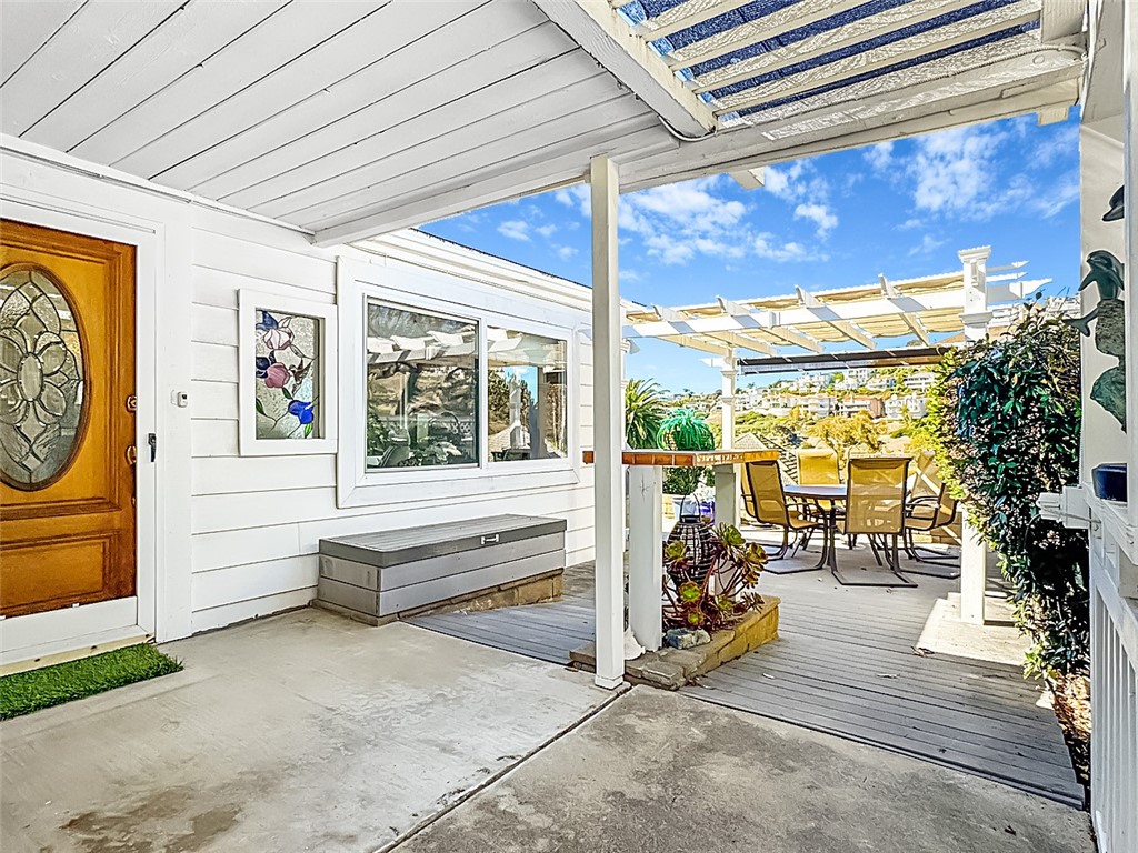 26 Mira Las Olas San Clemente, CA 92673 - Photo 3 of 34 a view of lot of living room