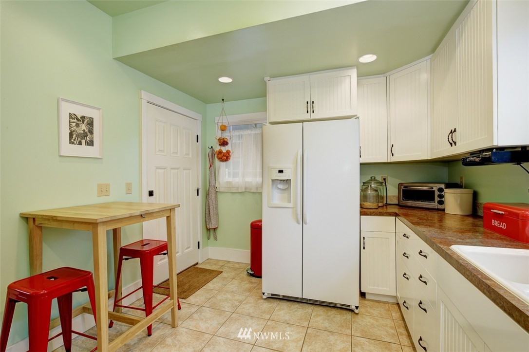 1124 South Sheridan Avenue Tacoma, WA 98405 - Photo 11 of 25