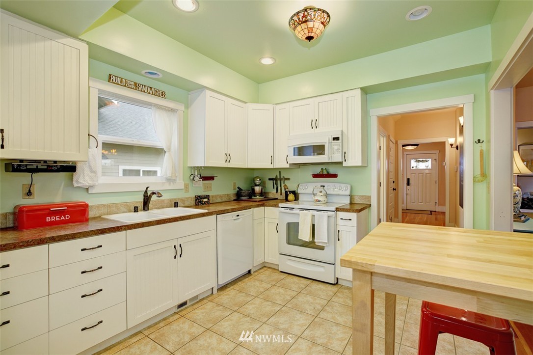 1124 South Sheridan Avenue Tacoma, WA 98405 - Photo 10 of 25